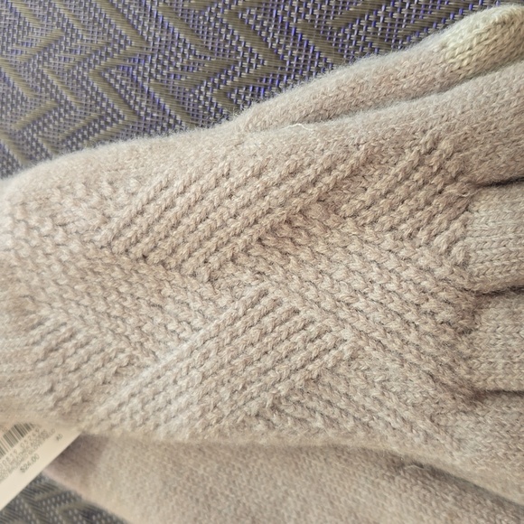 SONOMA BRAND WOMEN'S LINED GRAY WARM WINTER GLOVES ONE SIZE FITS MOST - Picture 2 of 8